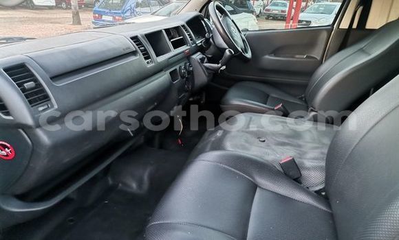 Sayi Na hannu Toyota Hiace White Mota in Maseru a Maseru Sayi Na hannu Toyota Hiace White Mota in Maseru a Maseru