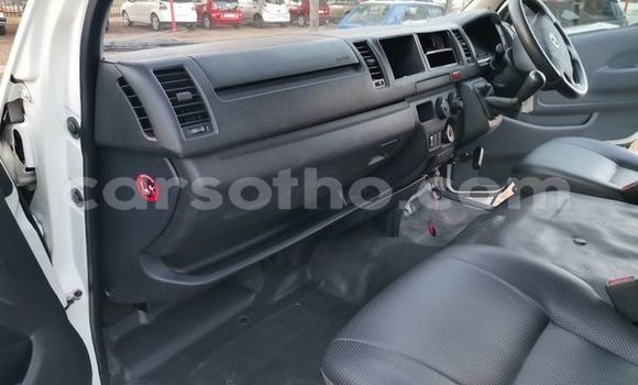 Sayi Na hannu Toyota Hiace White Mota in Maseru a Maseru Sayi Na hannu Toyota Hiace White Mota in Maseru a Maseru