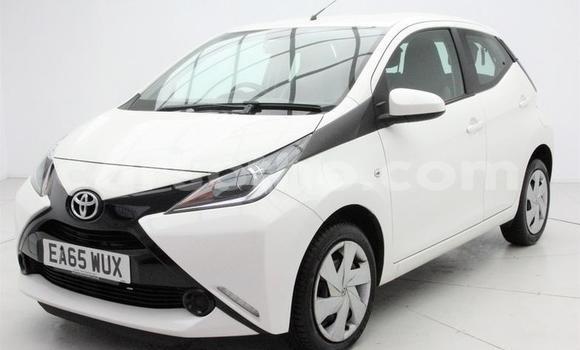 Sayi Na hannu Toyota Aygo White Mota in Mafeteng a Mafeteng Sayi Na hannu Toyota Aygo White Mota in Mafeteng a Mafeteng