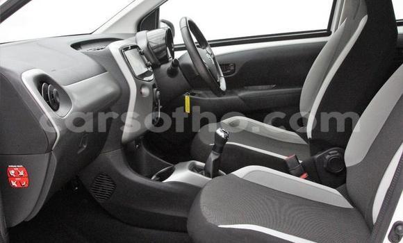 Sayi Na hannu Toyota Aygo White Mota in Mafeteng a Mafeteng Sayi Na hannu Toyota Aygo White Mota in Mafeteng a Mafeteng