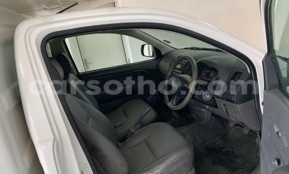 Buy Used Toyota Hilux White Car in Maseru in Maseru Buy Used Toyota Hilux White Car in Maseru in Maseru