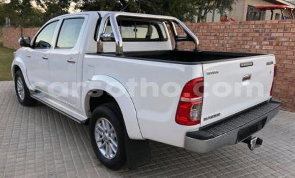 Sayi Na hannu Toyota Hilux White Mota in Maseru a Maseru Sayi Na hannu Toyota Hilux White Mota in Maseru a Maseru