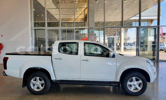 Buy Used Isuzu D–MAX White Car in Maseru in Maseru Buy Used Isuzu D–MAX White Car in Maseru in Maseru