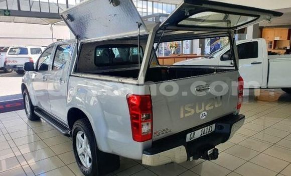 Sayi Na hannu Isuzu D–MAX Silver Mota in Maseru a Maseru Sayi Na hannu Isuzu D–MAX Silver Mota in Maseru a Maseru