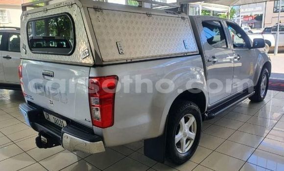 Sayi Na hannu Isuzu D–MAX Silver Mota in Maseru a Maseru Sayi Na hannu Isuzu D–MAX Silver Mota in Maseru a Maseru