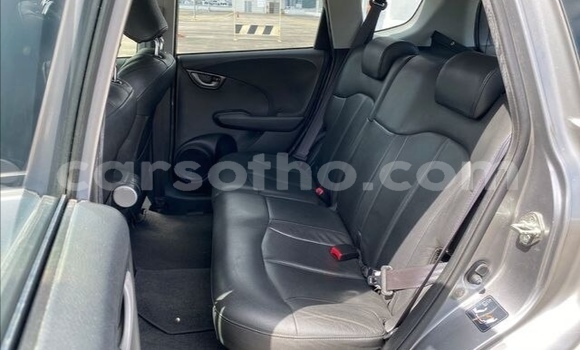 Sayi Na hannu Honda Jazz Silver Mota in Maseru a Maseru Sayi Na hannu Honda Jazz Silver Mota in Maseru a Maseru