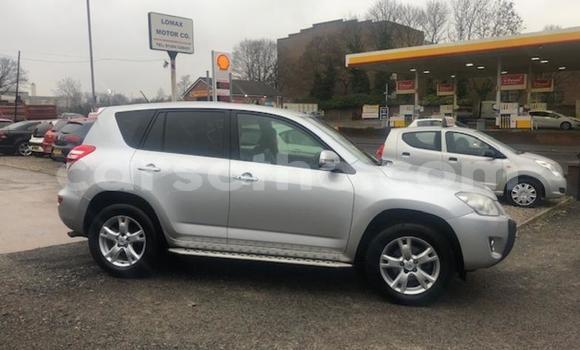 Sayi Na hannu Toyota RAV4 Silver Mota in Quthing a Butha-Buthe Sayi Na hannu Toyota RAV4 Silver Mota in Quthing a Butha-Buthe