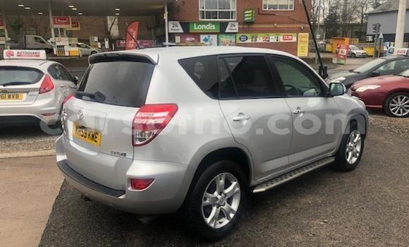 Sayi Na hannu Toyota RAV4 Silver Mota in Quthing a Butha-Buthe Sayi Na hannu Toyota RAV4 Silver Mota in Quthing a Butha-Buthe