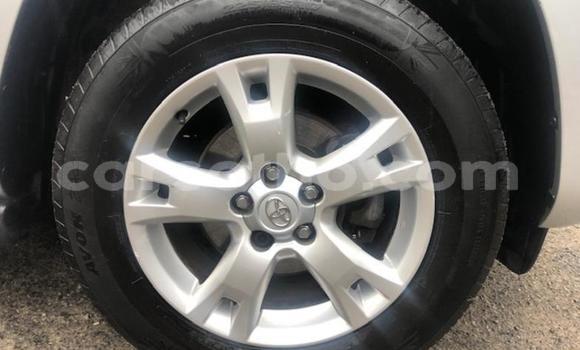 Sayi Na hannu Toyota RAV4 Silver Mota in Quthing a Butha-Buthe Sayi Na hannu Toyota RAV4 Silver Mota in Quthing a Butha-Buthe