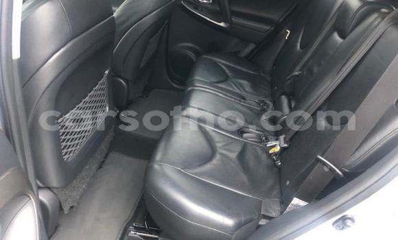 Sayi Na hannu Toyota RAV4 Silver Mota in Quthing a Butha-Buthe Sayi Na hannu Toyota RAV4 Silver Mota in Quthing a Butha-Buthe