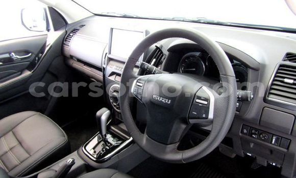 Buy Used Isuzu MU-X Silver Car in Maseru in Maseru Buy Used Isuzu MU-X Silver Car in Maseru in Maseru