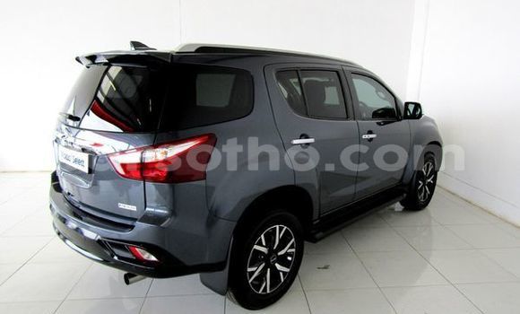 Buy Used Isuzu MU-X Silver Car in Maseru in Maseru Buy Used Isuzu MU-X Silver Car in Maseru in Maseru