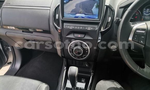 Buy Used Isuzu MU-X Silver Car in Maseru in Maseru Buy Used Isuzu MU-X Silver Car in Maseru in Maseru