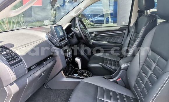 Buy Used Isuzu MU-X Silver Car in Maseru in Maseru Buy Used Isuzu MU-X Silver Car in Maseru in Maseru