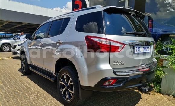 Buy Used Isuzu MU-X Silver Car in Maseru in Maseru Buy Used Isuzu MU-X Silver Car in Maseru in Maseru