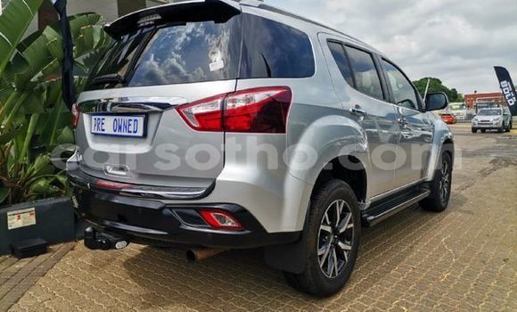 Buy Used Isuzu MU-X Silver Car in Maseru in Maseru Buy Used Isuzu MU-X Silver Car in Maseru in Maseru