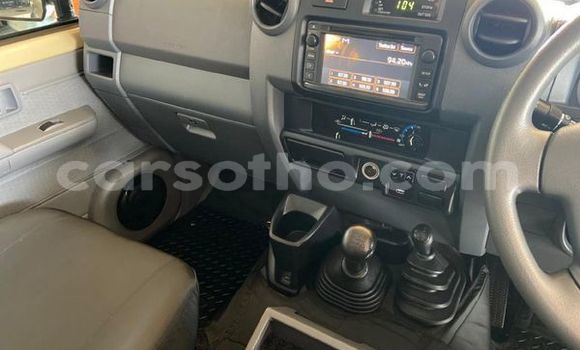 Sayi Na hannu Toyota Land Cruiser Brown Mota in Maseru a Maseru Sayi Na hannu Toyota Land Cruiser Brown Mota in Maseru a Maseru