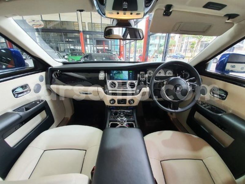 Big with watermark rolls royce phantom maseru maseru 23945