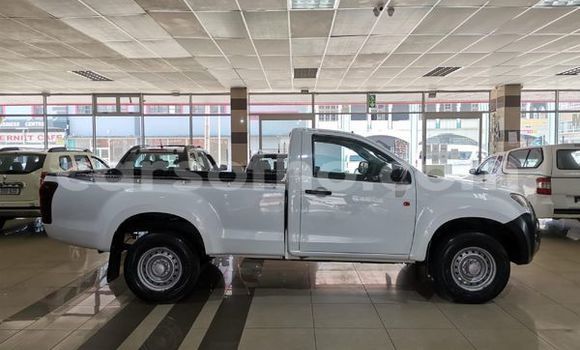 Sayi Na hannu Isuzu KB White Mota in Maseru a Maseru Sayi Na hannu Isuzu KB White Mota in Maseru a Maseru