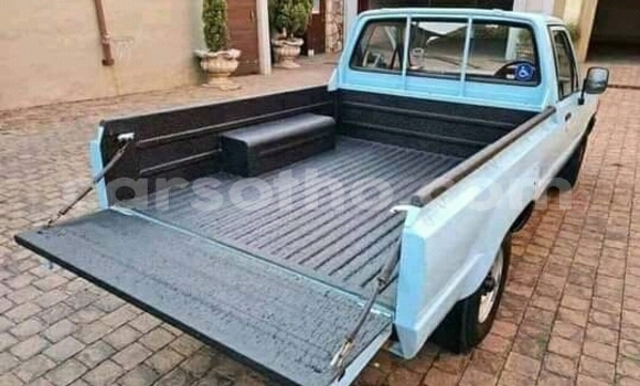 Sayi Na hannu Mazda 1300 Blue Mota in Maseru a Maseru Sayi Na hannu Mazda 1300 Blue Mota in Maseru a Maseru