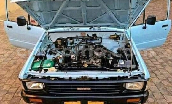 Sayi Na hannu Mazda 1300 Blue Mota in Maseru a Maseru Sayi Na hannu Mazda 1300 Blue Mota in Maseru a Maseru