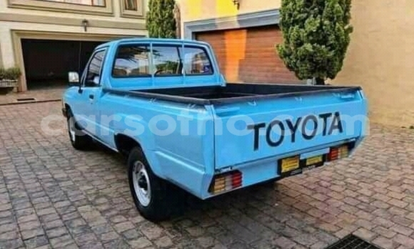 Sayi Na hannu Mazda 1300 Blue Mota in Maseru a Maseru Sayi Na hannu Mazda 1300 Blue Mota in Maseru a Maseru