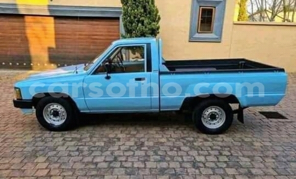 Sayi Na hannu Mazda 1300 Blue Mota in Maseru a Maseru Sayi Na hannu Mazda 1300 Blue Mota in Maseru a Maseru