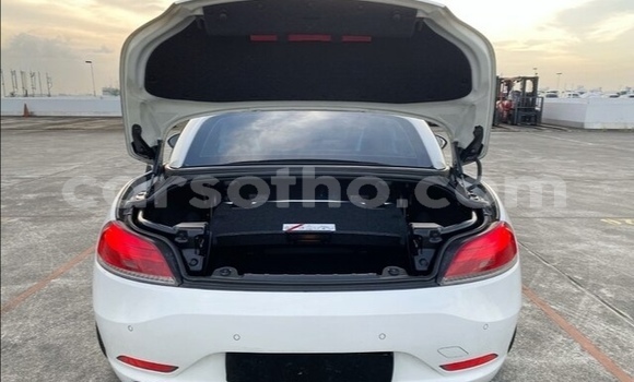 Sayi Na hannu BMW Z4 White Mota in Butha Buthe a Butha-Buthe Sayi Na hannu BMW Z4 White Mota in Butha Buthe a Butha-Buthe