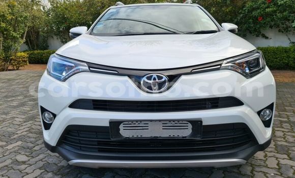 Acheter Occasion Voiture Toyota RAV4 Blanc à Maseru, Maseru Acheter Occasion Voiture Toyota RAV4 Blanc à Maseru, Maseru