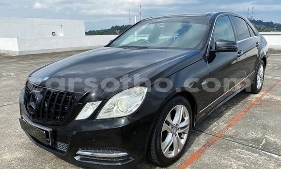 Sayi Na hannu Mercedes-Benz E–Class Black Mota in Butha–Buthe a Thaba-Tseka Sayi Na hannu Mercedes-Benz E–Class Black Mota in Butha–Buthe a Thaba-Tseka