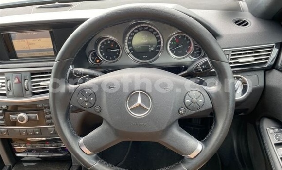 Sayi Na hannu Mercedes-Benz E–Class Black Mota in Butha–Buthe a Thaba-Tseka Sayi Na hannu Mercedes-Benz E–Class Black Mota in Butha–Buthe a Thaba-Tseka