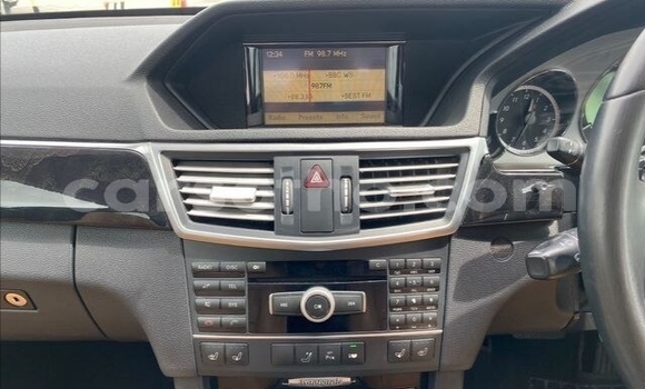 Sayi Na hannu Mercedes-Benz E–Class Black Mota in Butha–Buthe a Thaba-Tseka Sayi Na hannu Mercedes-Benz E–Class Black Mota in Butha–Buthe a Thaba-Tseka