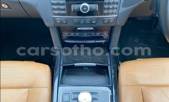 Sayi Na hannu Mercedes-Benz E–Class Black Mota in Butha–Buthe a Thaba-Tseka Sayi Na hannu Mercedes-Benz E–Class Black Mota in Butha–Buthe a Thaba-Tseka