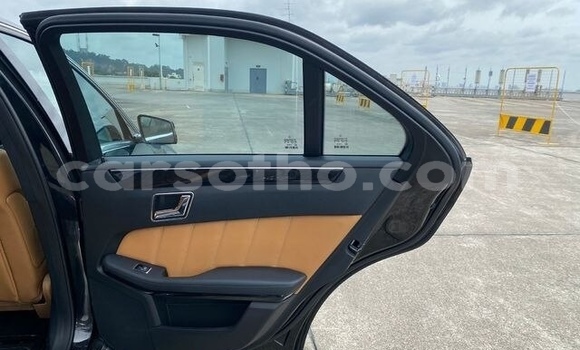 Sayi Na hannu Mercedes-Benz E–Class Black Mota in Butha–Buthe a Thaba-Tseka Sayi Na hannu Mercedes-Benz E–Class Black Mota in Butha–Buthe a Thaba-Tseka