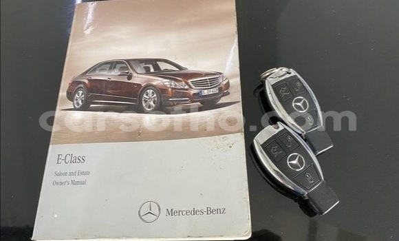 Sayi Na hannu Mercedes-Benz E–Class Black Mota in Butha–Buthe a Thaba-Tseka Sayi Na hannu Mercedes-Benz E–Class Black Mota in Butha–Buthe a Thaba-Tseka
