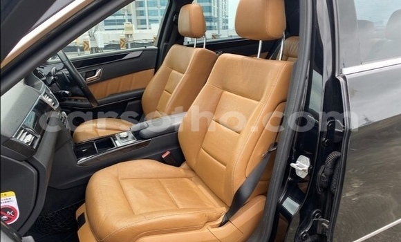 Sayi Na hannu Mercedes-Benz E–Class Black Mota in Butha–Buthe a Thaba-Tseka Sayi Na hannu Mercedes-Benz E–Class Black Mota in Butha–Buthe a Thaba-Tseka