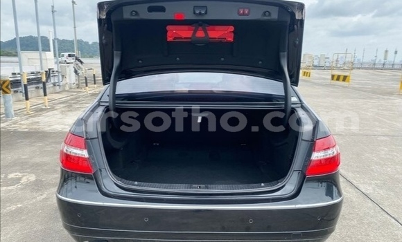 Sayi Na hannu Mercedes-Benz E–Class Black Mota in Butha–Buthe a Thaba-Tseka Sayi Na hannu Mercedes-Benz E–Class Black Mota in Butha–Buthe a Thaba-Tseka