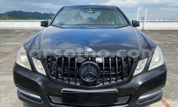 Sayi Na hannu Mercedes-Benz E–Class Black Mota in Butha–Buthe a Thaba-Tseka Sayi Na hannu Mercedes-Benz E–Class Black Mota in Butha–Buthe a Thaba-Tseka