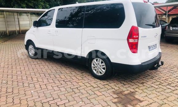 اشتري مستعمل Hyundai H1 White سيارة في Maseru في Maseru اشتري مستعمل Hyundai H1 White سيارة في Maseru في Maseru