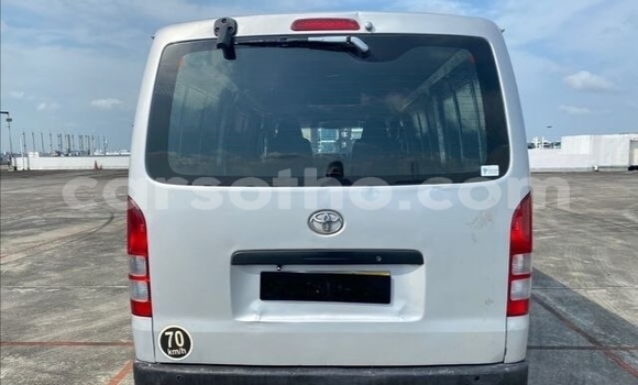 Sayi Na hannu Toyota Hiace Silver Mota in Butha–Buthe a Thaba-Tseka Sayi Na hannu Toyota Hiace Silver Mota in Butha–Buthe a Thaba-Tseka