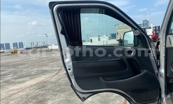 Sayi Na hannu Toyota Hiace Silver Mota in Butha–Buthe a Thaba-Tseka Sayi Na hannu Toyota Hiace Silver Mota in Butha–Buthe a Thaba-Tseka