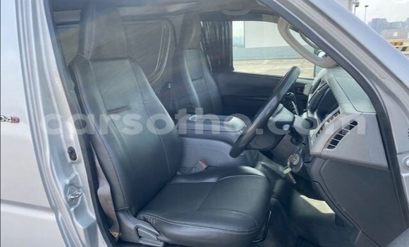 Sayi Na hannu Toyota Hiace Silver Mota in Butha–Buthe a Thaba-Tseka Sayi Na hannu Toyota Hiace Silver Mota in Butha–Buthe a Thaba-Tseka