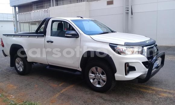 Sayi Na hannu Toyota Hilux White Mota in Maseru a Maseru Sayi Na hannu Toyota Hilux White Mota in Maseru a Maseru