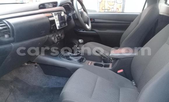 Sayi Na hannu Toyota Hilux White Mota in Maseru a Maseru Sayi Na hannu Toyota Hilux White Mota in Maseru a Maseru