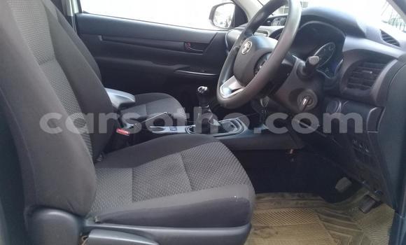 Sayi Na hannu Toyota Hilux White Mota in Maseru a Maseru Sayi Na hannu Toyota Hilux White Mota in Maseru a Maseru