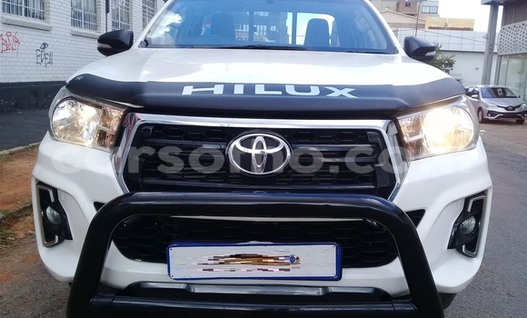 Sayi Na hannu Toyota Hilux White Mota in Maseru a Maseru Sayi Na hannu Toyota Hilux White Mota in Maseru a Maseru