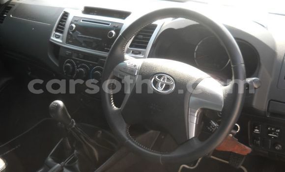 Sayi Na hannu Toyota Hilux Silver Mota in Maseru a Maseru Sayi Na hannu Toyota Hilux Silver Mota in Maseru a Maseru