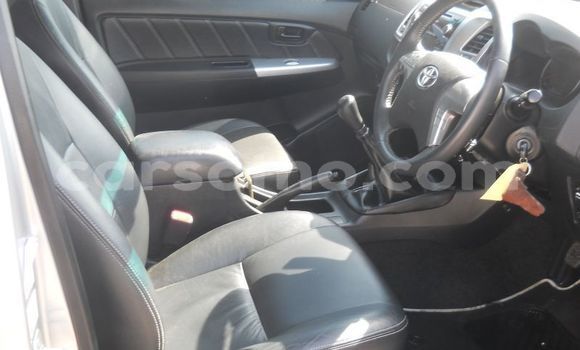 Sayi Na hannu Toyota Hilux Silver Mota in Maseru a Maseru Sayi Na hannu Toyota Hilux Silver Mota in Maseru a Maseru