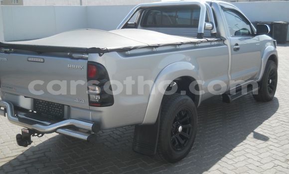 Sayi Na hannu Toyota Hilux Silver Mota in Maseru a Maseru Sayi Na hannu Toyota Hilux Silver Mota in Maseru a Maseru