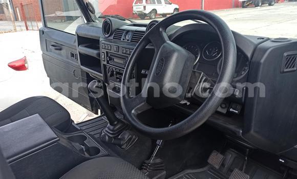 اشتري مستعمل Land Rover Defender Silver سيارة في Butha Buthe في Butha-Buthe اشتري مستعمل Land Rover Defender Silver سيارة في Butha Buthe في Butha-Buthe